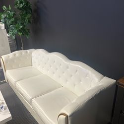 White Leather Sofa – Luxury Tufted Design