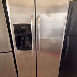 🧊 REFRIGERADOR FRIGIDAIRE DE DOS PUERTAS – GRAN CAPACIDAD