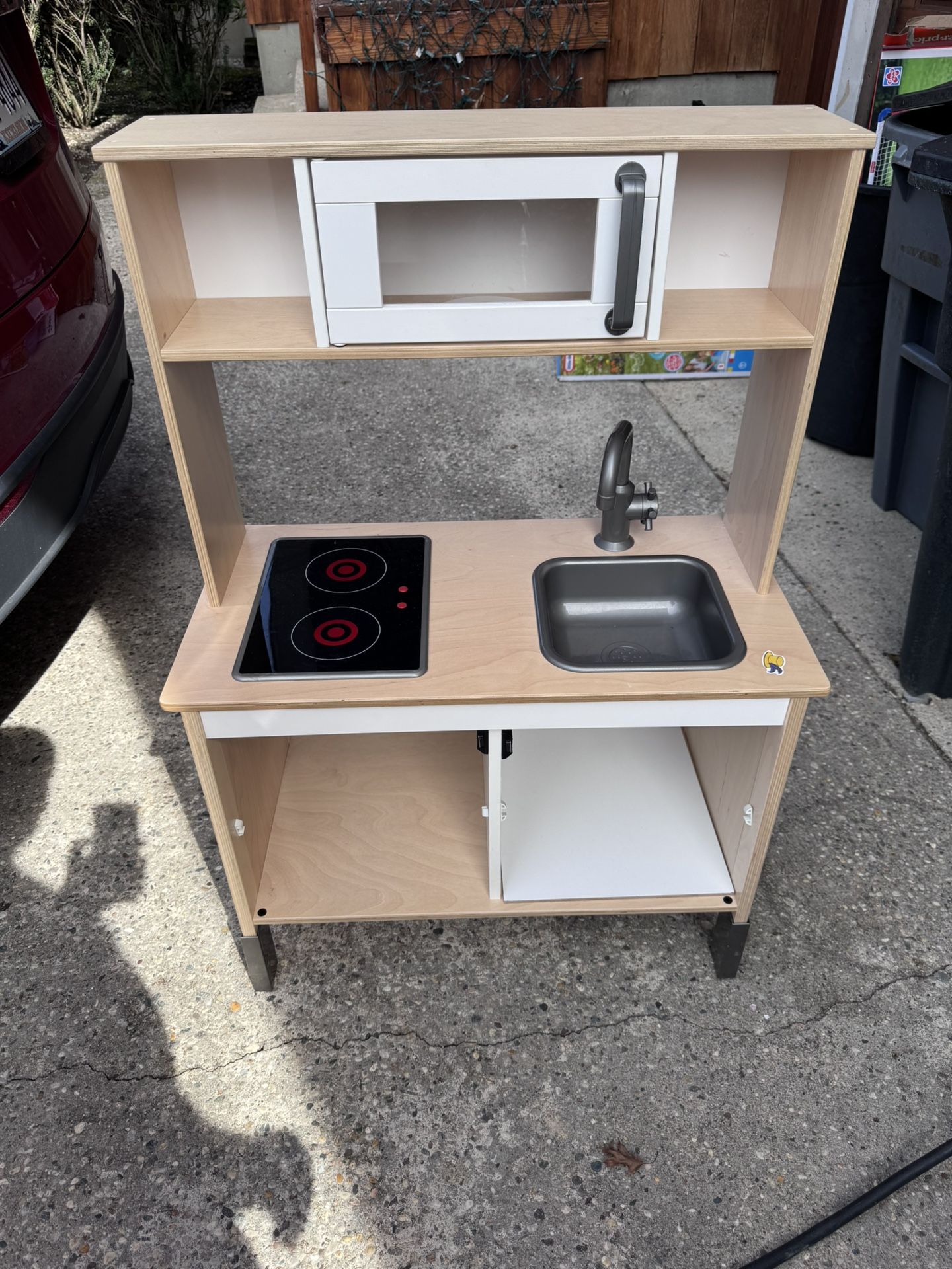 Children’s Play Kitchen