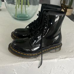 Doc Martens  Glossy leather
