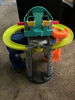 Fisher-Price Little People Launch & Loop Raceway