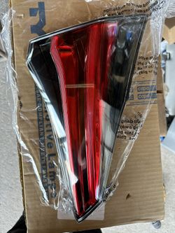 2016 - 2018 Toyota RAV4 Tail Light