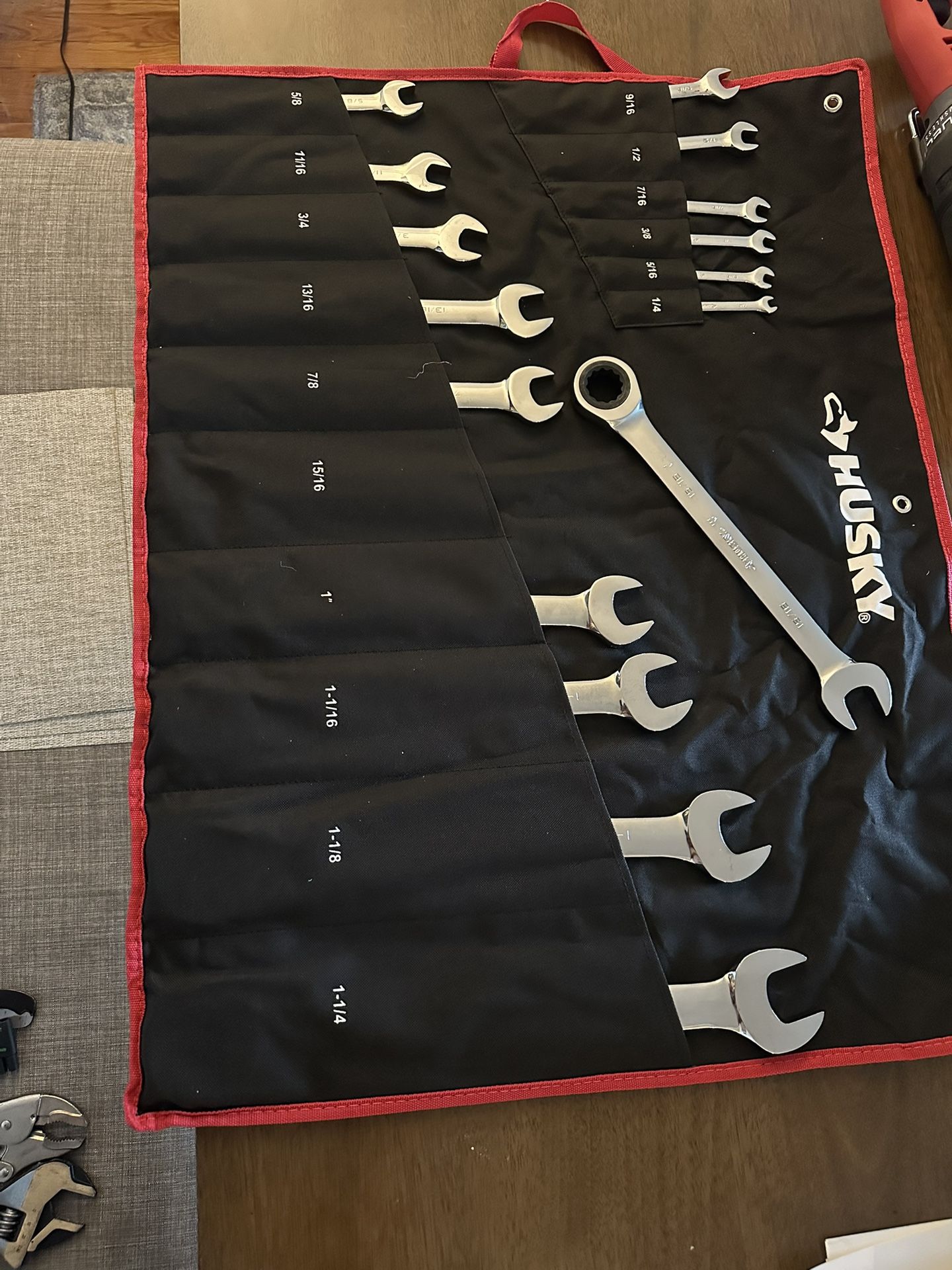 New Ratcheting Wrench Set Husky 16 Leaves