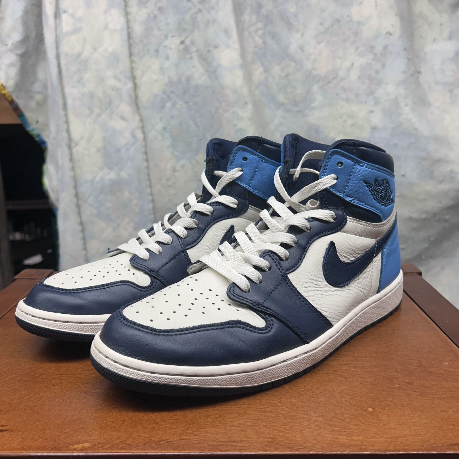 Air Jordan 1 Obsidian
