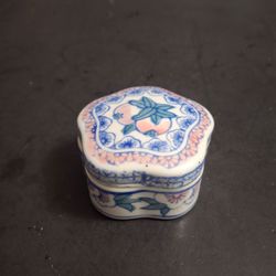 Decorative Porcelain Trinket Box, Chinoiserie Blue & Pink Floral Motifs, Made In China, Vintage Retro, Pentalobe (5 Sided) 2.75"W x 1.5"H