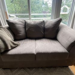 Comfy 2-Piece Couch Set – Clean & Great Condition