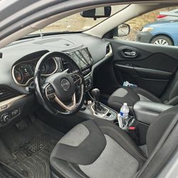 Jeep 2014cherokee gray 4x4