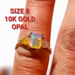 $125! Size 8 10k Gold Opal Ring