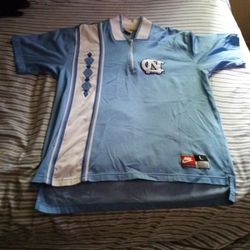 NORTH CAROLINA THROWBK WARMUP JERSEY. DISCONTINUED MODEL.SIZE INDICATES LARGE, HOWEVER DOES RUN BIGGER.