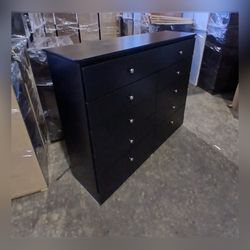Ten drawers dresser with rails