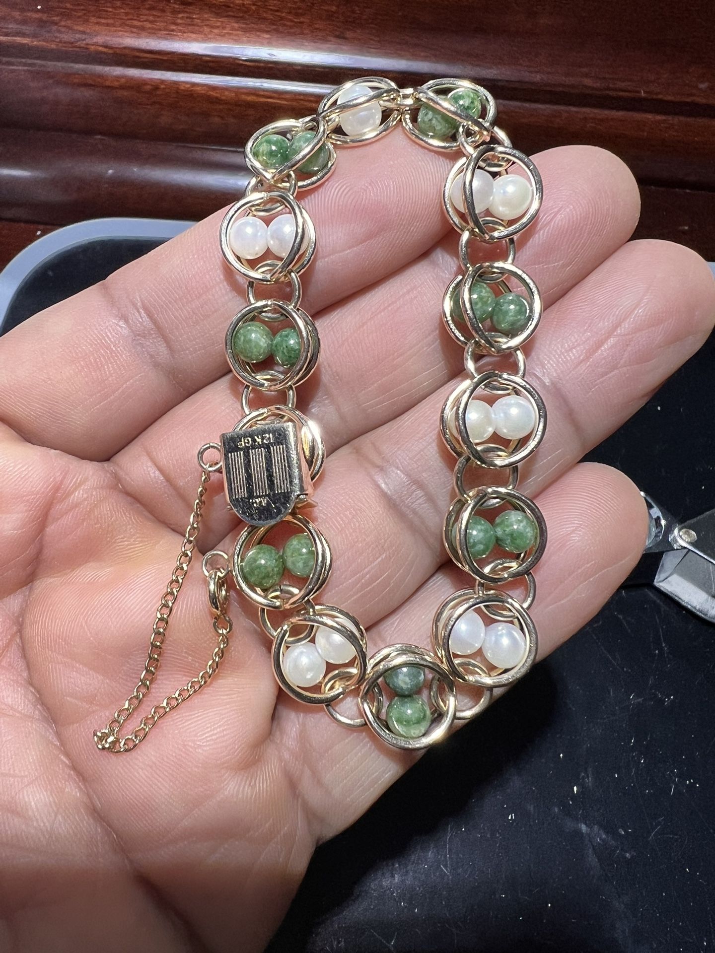 BEAUTIFUL VINTAGE 12K GOLD FILL WITH REAL GREEN JADE AND PEARL BRACELET
