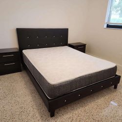 Queen Bed with Queen Mattress and 2 Nightstands / Cama Queen, Colchón Queen y Mesas de Noche Nuevo 🚚
