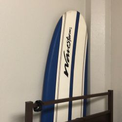 9 Foot Foam Surfboard  In Good Condition 