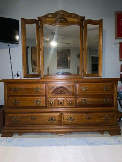 Solid Wood Queen Bedroom Set (4 pieces)