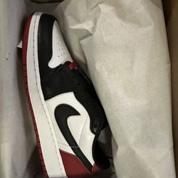 Jordan 1 Retro Low OG “Black Toe” size (5.5Y/7W). DS(New). $120. Cash. (Retail). Trades always welcome 🤗.