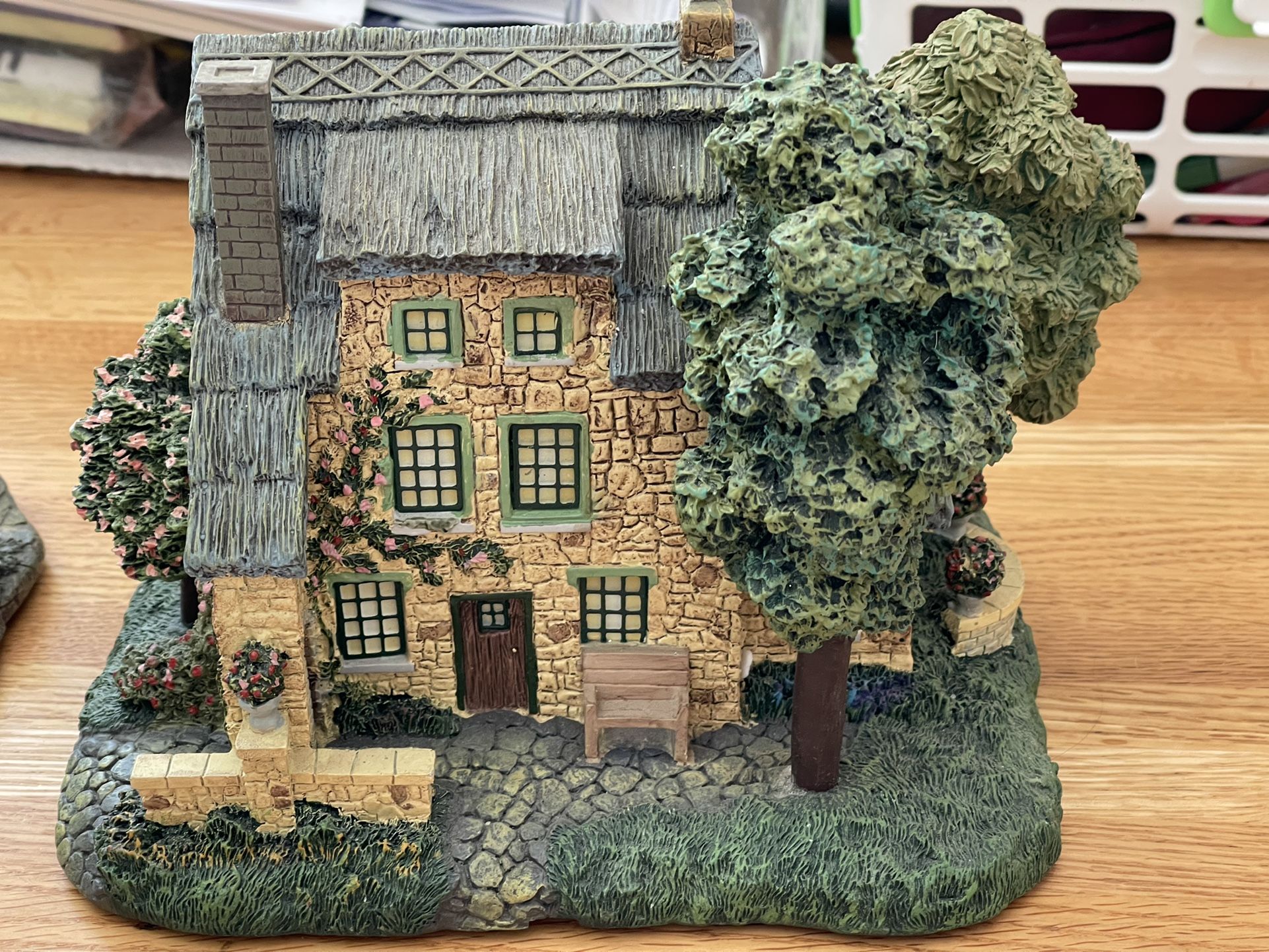 New Thomas kinkade Lighted Houses