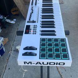 M-AUDIO  CODE61 midi Controller