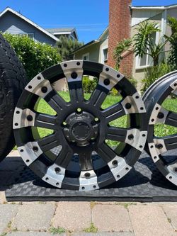 5 lug nut rims / rines de 5 birlos ( 5x150) Sinze: 20”
