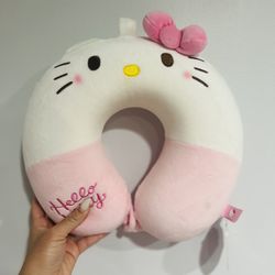NEW WITH TAGS!!! HELLO KITTY TRAVEL PILLOW