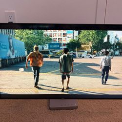 Dell UltraSharp 27” QHD Monitor – Excellent Condition – Includes Original Power Cord