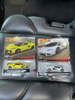 Hot Wheels 1:43 Scale Corvette And Lamborghini