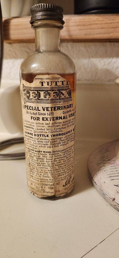 Antique Bottle  VETERINARY LINIMENT” TUTTLE’S ELEXER Embossed & Paper Label