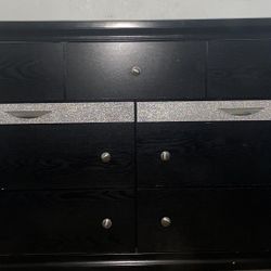 Dresser  $250