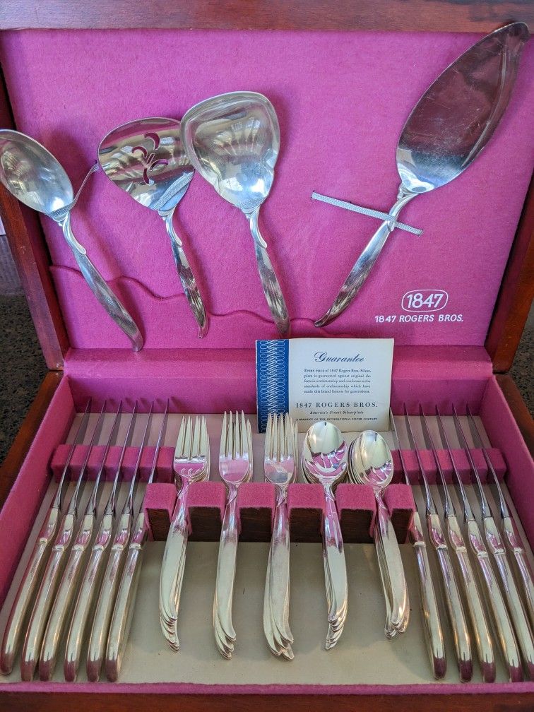 1847 Rogers Bros. Silverware Set - Flair