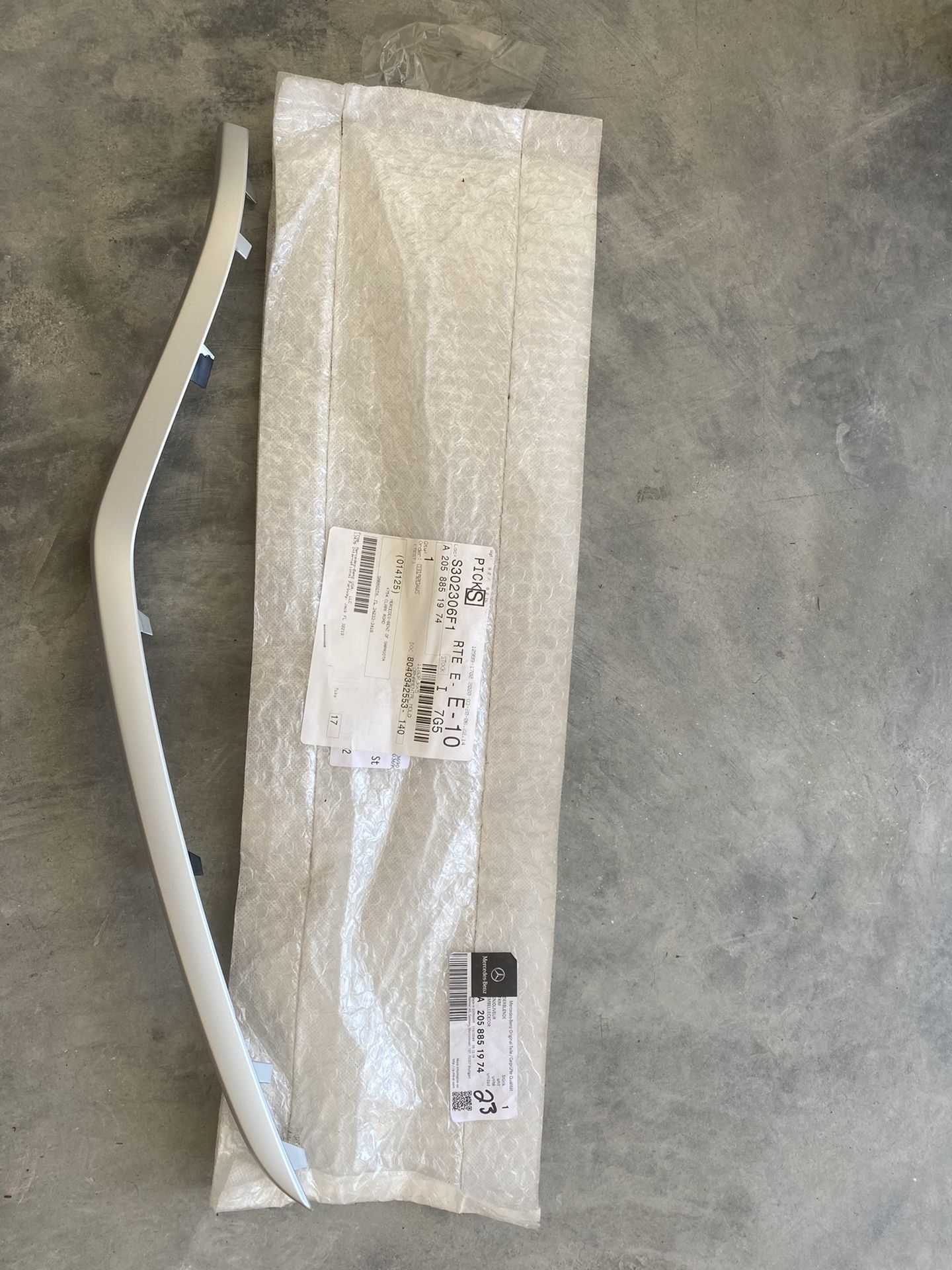 OEM original 20152019 Mercedes Benz side molding Part number A {contact info removed}