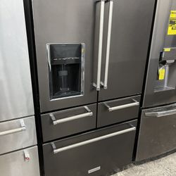 Kitchen Aid 5 Door In Black Stainless Used With Platinum Interior