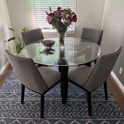 Fine Dining Table & Chairs 