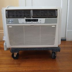 Frigidaire 12,000 BTU  AC Window Unit