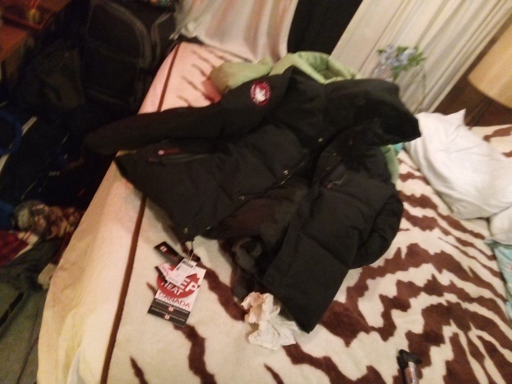 CANADA WEATHER GEAR WINTER COAT MEDIUM