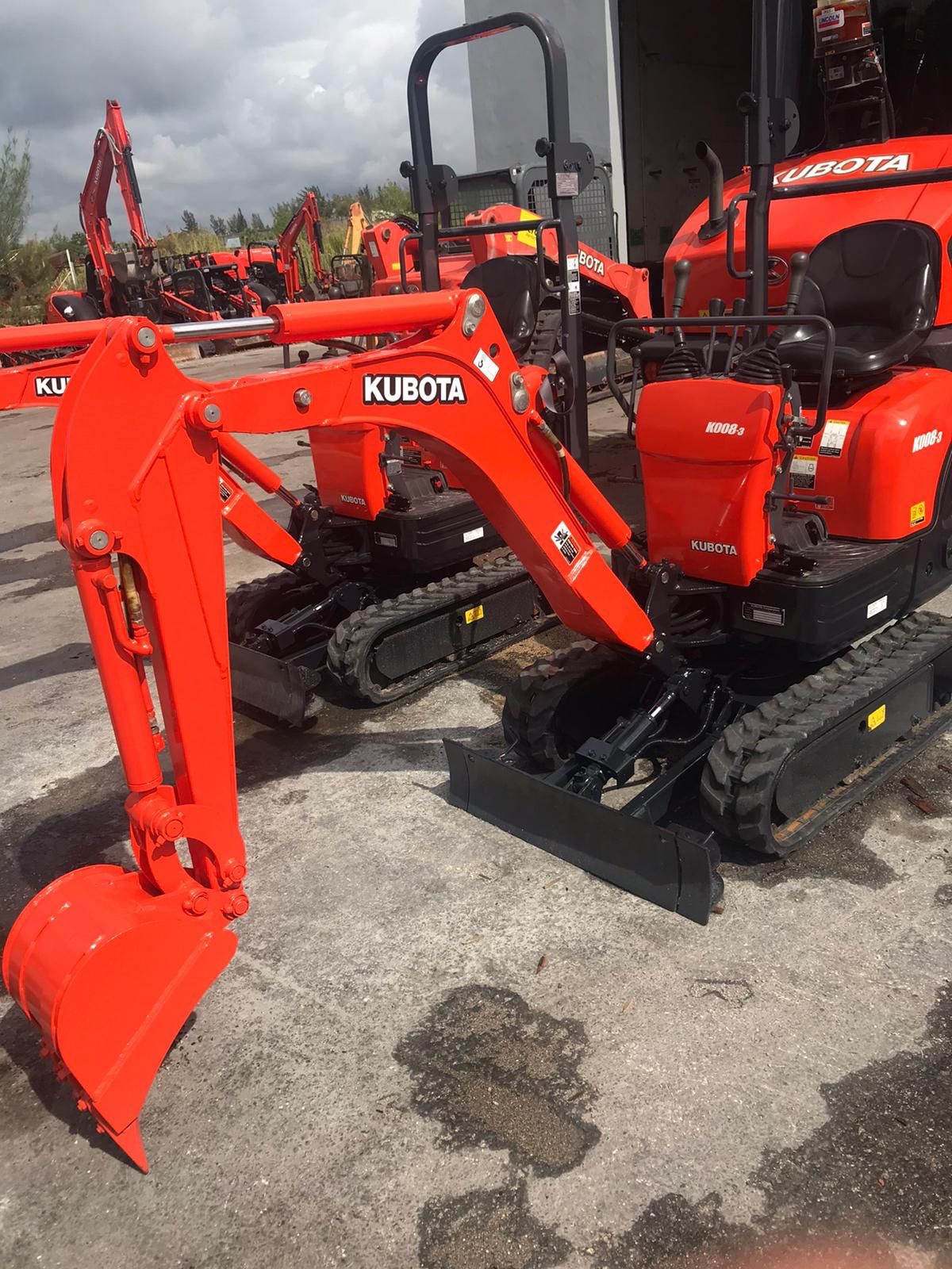 Kubota K008 3 Very clean for Sale in Doral, FL OfferUp