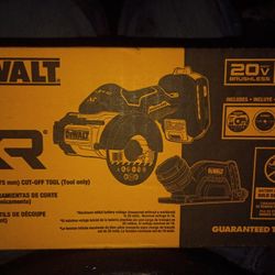 Brand New Still In Box Comes With A Twin Pack of Batteries Stil In The Box