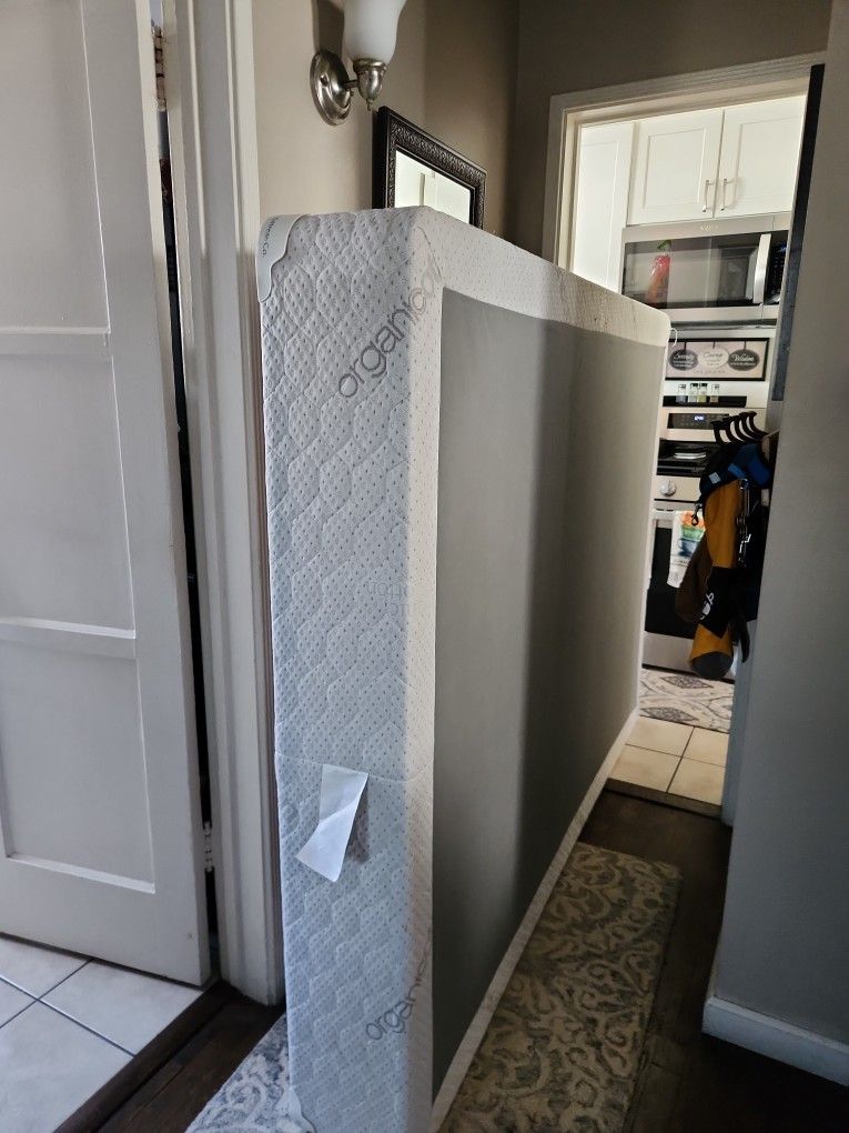 Queen Box Spring (FREE)