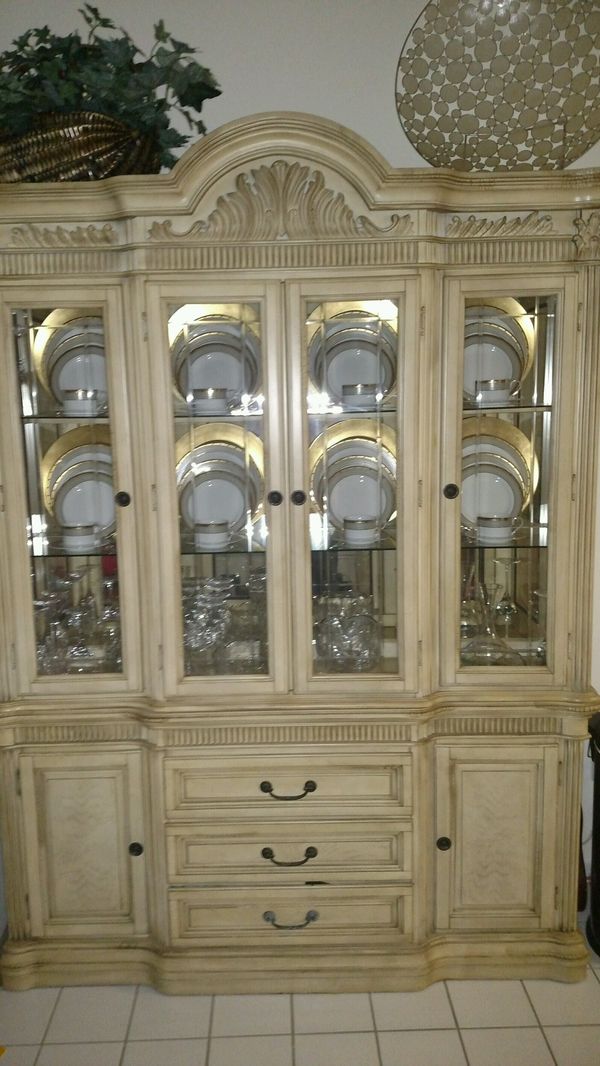 Beautiful Fairmont designs dining room set with China for Sale