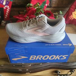 BRAND NEWBrooks Adrenaline GTS 24s Size 9.5 WOMENS 