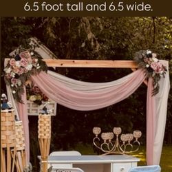 I'm selling all my wedding decorations, almost like new.