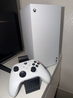Xbox Series X White + Rechargeable Battery & Charger
