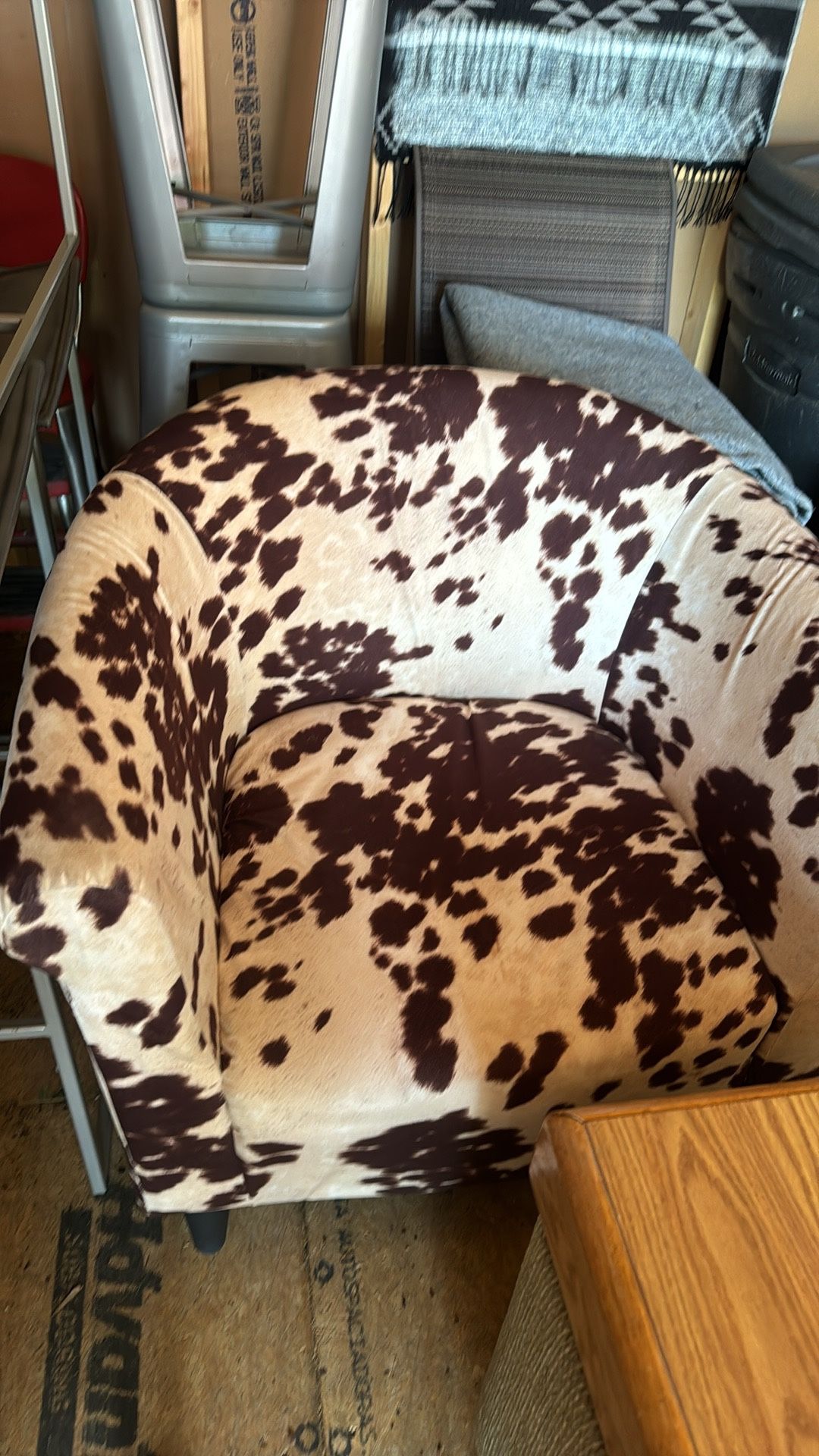 Cow Print Faux Cowhide Accent Chair (like new) (Read ad before messaging)