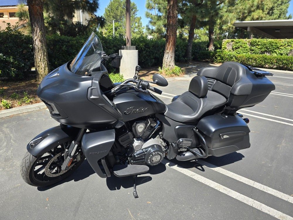 2022 Indian Pursuit Darkhorse