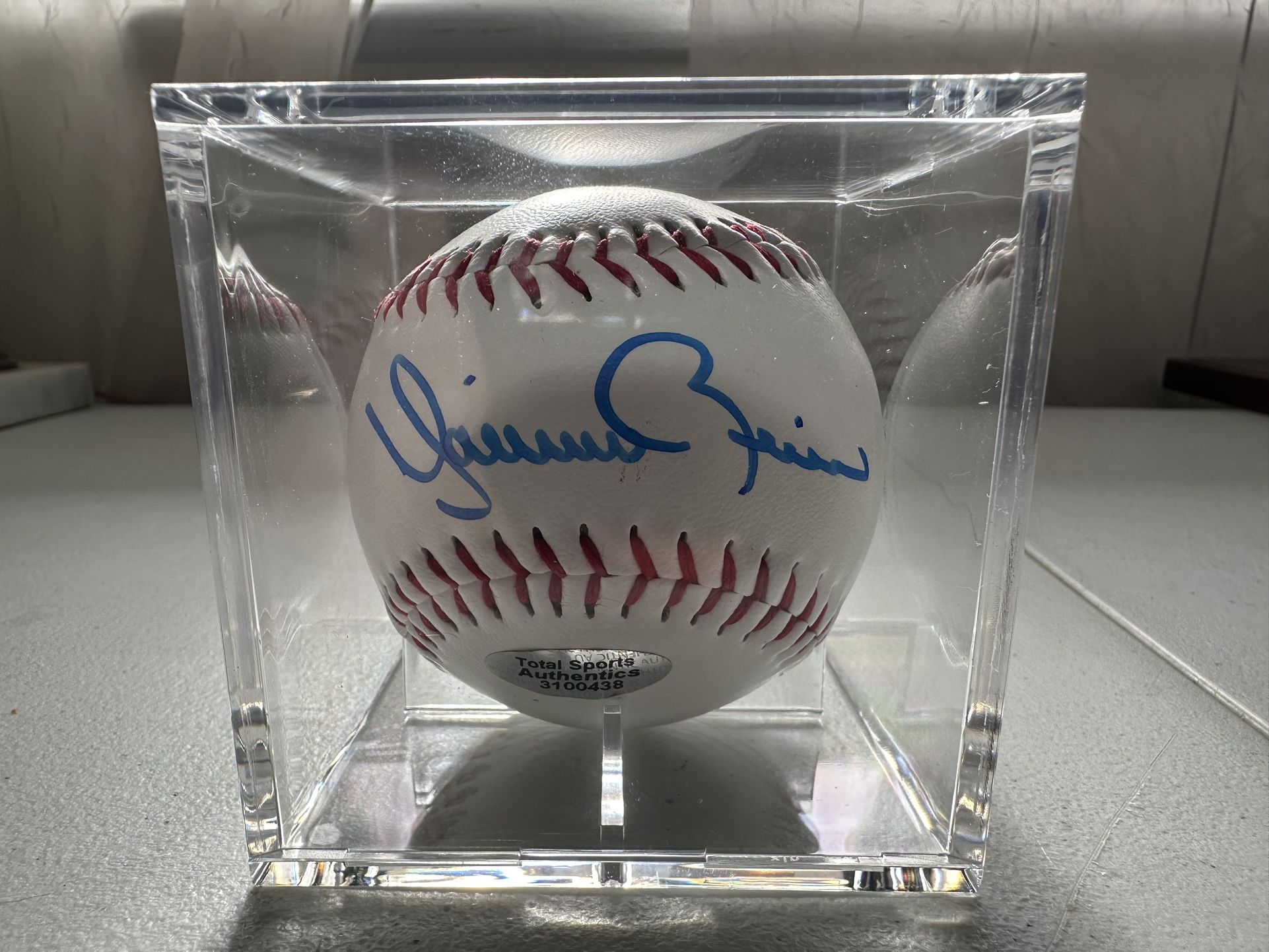 MARIANO RIVERA SIGNED NEW YORK YANKEES HOF AUTOGRAPHED BASEBALL W/CUBE & COA 833