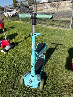 Hurtle 3-Wheel Kids Scooter