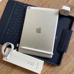 iPad 7th Generation  32GB WiFi + Cellular (Unlocked) with keyboard, pen & Accessories