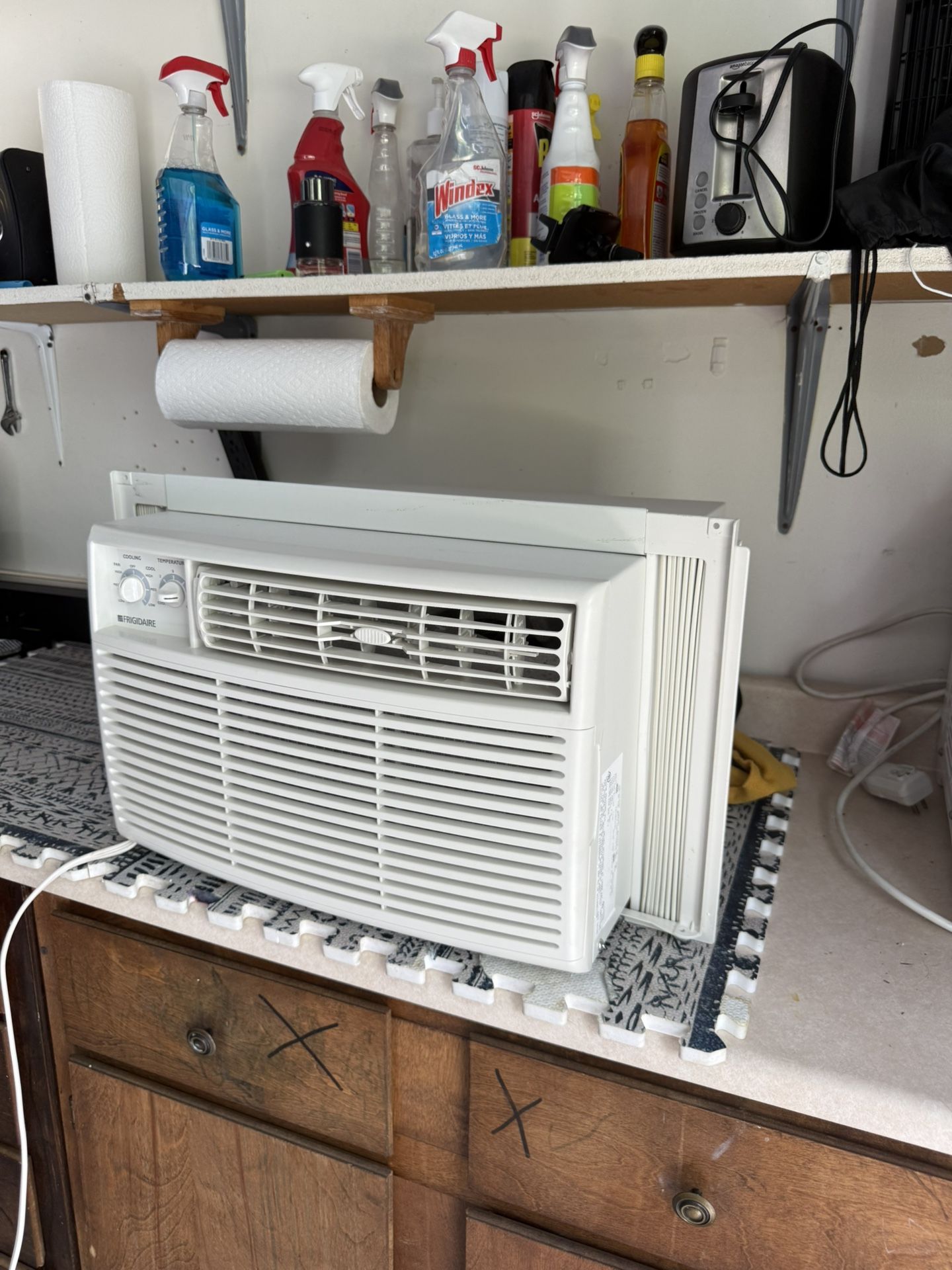FAC085J7A2 Frigidaire Air Conditioner 7700 BTU in excellent condition working