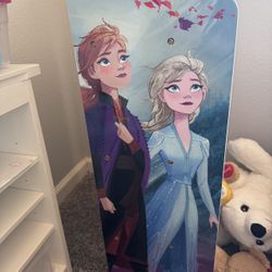 Frozen II children book shelf