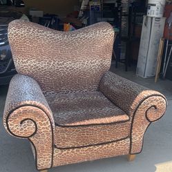 Oversized, leopard printed chair