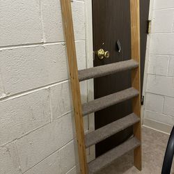 4 Steep Wooden Ladder With Carpet