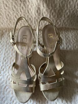 BCBG Gold 3” wedges - size 10